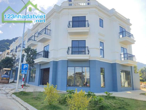 Bán shophouse 105m2, 4 tầng - Sở hữu lâu dài - Khu du lịch quốc gia - thị trấn Mộc Châu