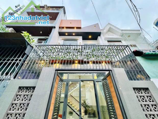 Kẹt tiền bán gấp nhà đường Kỳ Đồng, Quận 3 . Giá 2 tỷ 990. Còn Thương lượng.  - Vị trí : N
