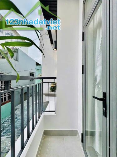 Kẹt tiền bán gấp nhà đường Kỳ Đồng, Quận 3 . Giá 2 tỷ 990. Còn Thương lượng.  - Vị trí : N - 3