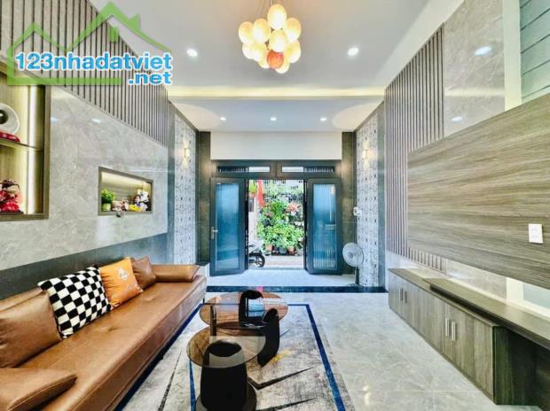 bán gấp căn nhà đường số 79, P.Tân Quy, Quận 7. Giá chỉ 2tỷ890 (TL). Sổ hồng riên - 3