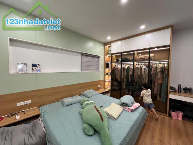 BÁN NHÀ THỊNH QUANG ĐỐNG ĐA 64M2 5T MT 5M GIÁ 12.5 TỶ, OTO ĐỖ SÁT CỔNG, NGÕ RỘNG.