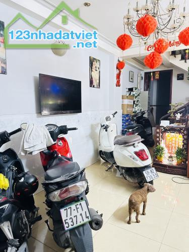 Nhà CMT8 quận 3 DT 50m2 ,5 tầng hẻm thông nhỉnh 8ty - 3