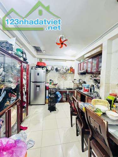 Nhà CMT8 quận 3 DT 50m2 ,5 tầng hẻm thông nhỉnh 8ty - 2