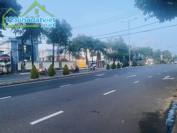 NHỈNH 4 TỶ CÓ NHÀ MẶT TIỀN CÁCH MẠNG THÁNG 8 - 45M2 - 2 TẦNG - ĐƯỜNG 33M - KINH DOANH TỐT - 2