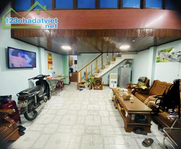 NHỈNH 4 TỶ CÓ NHÀ MẶT TIỀN CÁCH MẠNG THÁNG 8 - 45M2 - 2 TẦNG - ĐƯỜNG 33M - KINH DOANH TỐT