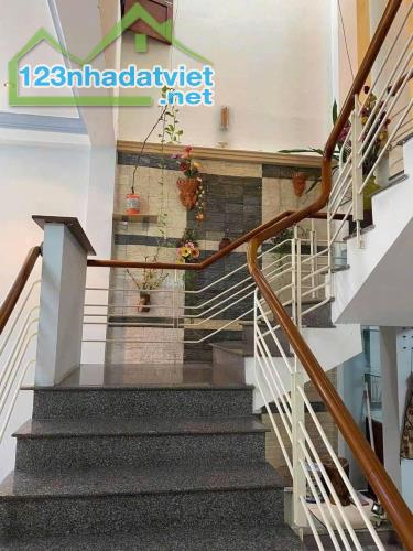 Nhà Nam Việt Á, 2 tầng, 3 ngủ, 105m2 - 4,3 tỷ thương lượng sâu