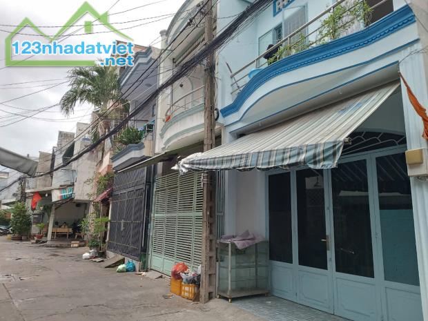 Nhà hẻm ô tô, sau Vietcombank Lạc Long Quân, Tân Bình, 4.7 tỷ - 5