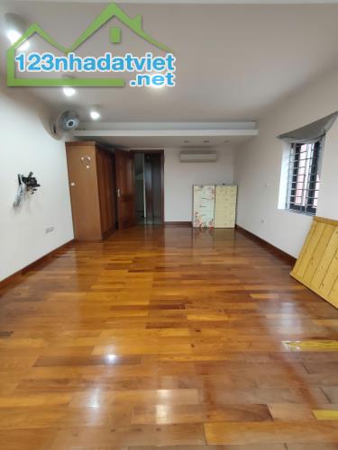 Cho thuê nhà riêng mặt hồ Xã Đàn-Hồ Đắc Di, 45m2 7T thang máy, VP-kinh doanh. Giá 40tr/th - 5