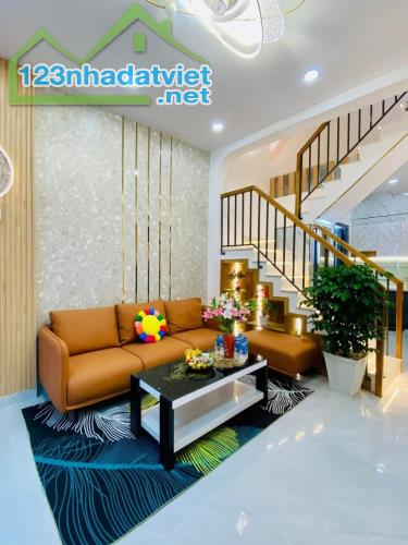 Kẹt tiền bán gấp nhà đường Nguyễn Hiền. Quận 3 . Giá 2 tỷ 990, hẻm ô tô, 1 sẹc - 4