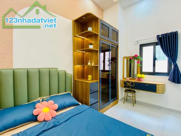 Kẹt tiền bán gấp nhà đường Nguyễn Hiền. Quận 3 . Giá 2 tỷ 990, hẻm ô tô, 1 sẹc - 3