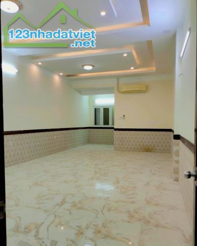 BÁN NHÀ GÓ VẤP 11.5 Tỷ -  82 m2 - NGANG LÝ TƯỞNG( #5m). NHÀ MẶT TIỀN NGUYỄN OANH, GẦN - 2