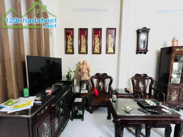 Bán nhà Thụy Khuê – Tây Hồ - 52m2 – MT7m – 4 Tầng – Ô tô vào nhà – 10,8 tỷ .