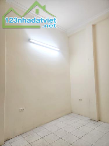 Bán nhà ngõ 128C Đại La-DT 35 m2 x 4 tầng.MT 8.8m.LÔ GÓC-NGÕ THÔNG-Ô TÔ TẢI ĐỖ TRƯỚC NHÀ. - 2