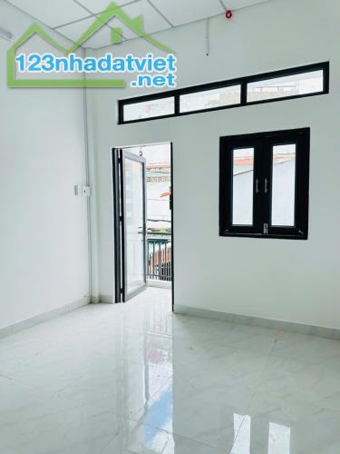 Phan Văn Trị gần Emart 59m2 2 Tầng 3 Phòng Ngủ - Chỉ 4,9 Tỷ - 4