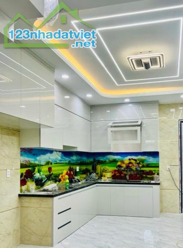 NHÀ MỚI 5 TẦNG - 68M2 - HẺM 8M THÔNG  - CHỈ HƠN 6 TỶ ,.  +Vị trí : Ngay lê văn quới, bv bì - 2