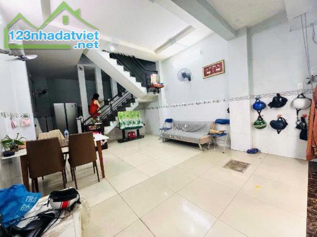 BÁN NHÀ QUẬN 6, VỊ TRÍ ĐẸP, HXH, 3 BƯỚC RA MẶT TIỀN BÀ HOM, CHỢ PHÚ LÂM, NGANG 5.8M 2TẦNG - 4