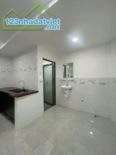 BÌNH TÂN - NHÀ MỚI -SỔ VUÔNG A4- KHÔNG LỘ GIỚI -40M2- 2TẦNG CHỈ 3,35 TỶ.  -Hẻm xe hơi 5m, - 2