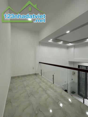 BÌNH TÂN - NHÀ MỚI -SỔ VUÔNG A4- KHÔNG LỘ GIỚI -40M2- 2TẦNG CHỈ 3,35 TỶ.  -Hẻm xe hơi 5m, - 4