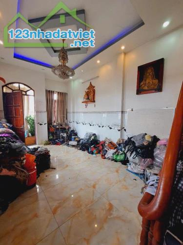 VỊ TRÍ ĐẸP KINH DOANH - ĐƯỜNG 5M THÔNG - 105M2, NGANG 5.5M, 3 TẦNG - NHÀ ĐẸP VÀO Ở NGAY -
