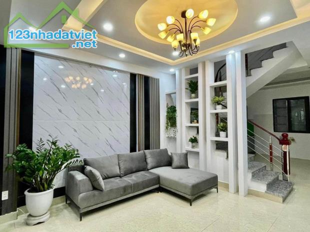 Bán nhà  Phạm Văn Đồng - 70m2 -7 Tầng – 12.6 tỷ, lô góc Ô tô Tránh Vỉa Hè.