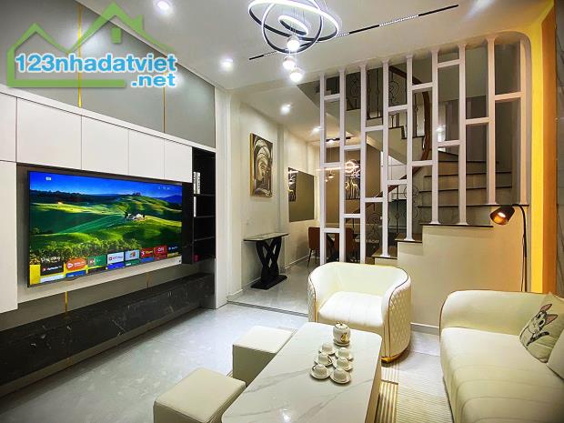 RẺ MÀ ĐẸP! Bán nhà Đê La Thành 32m2 x 4 tầng, mặt tiền 3.72m, full nội thất đẹp ở ngay! - 5