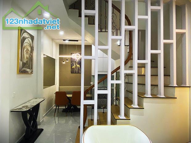 RẺ MÀ ĐẸP! Bán nhà Đê La Thành 32m2 x 4 tầng, mặt tiền 3.72m, full nội thất đẹp ở ngay! - 4