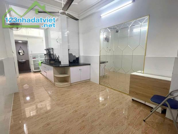 BANK ĐỊNH GIÁ 7,5 TỶ CHÀO BÁN 6,95 TỶ - PHAN XÍCH LONG - HẺM XE HƠI - NHÀ 4 TẦNG - 5