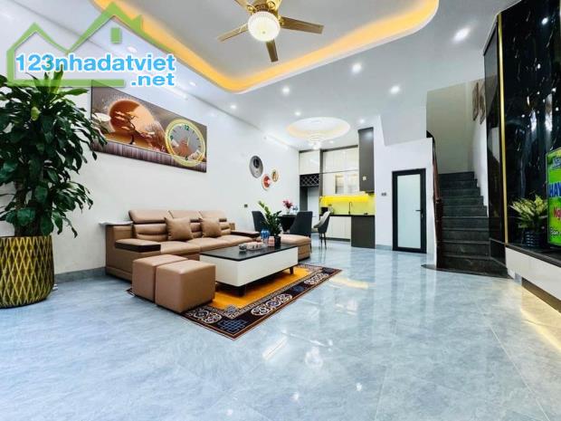 CẦU GIẤY- YÊN HOÀ- 45m- 4 TẦNG - 8,5 8 TỶ  NGÕ TRƯỚC NHÀ GẦN 3M - CÁCH PHỐ CHỈ VÀI BƯỚC - 1