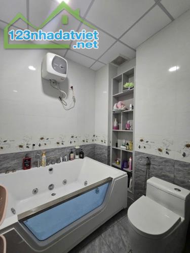 SÁT VÁCH Q1 - XVNT - DIỆN TÍCH TO 74M2 - 3PN - CHỈ 7,2 TỶ - 2