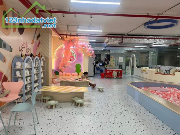 Bán Shophouse mặt bằng 60m2 vừa ở vừa kinh doanh tại CMT8, Q3 Cách vòng xoay Dân Chủ 300m - 1