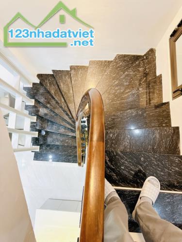 💥💥💥Nhà Đẹp Tôn Đức Thắng, Phân Lô, Trước Nhà Siêu Thoáng, DT 34m2, 4 Tầng, Giá 5.9 Tỷ - 1