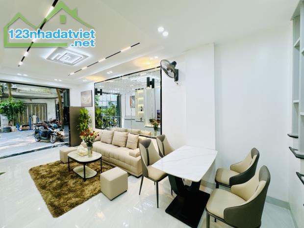💥💥💥Nhà Đẹp Tôn Đức Thắng, Phân Lô, Trước Nhà Siêu Thoáng, DT 34m2, 4 Tầng, Giá 5.9 Tỷ
