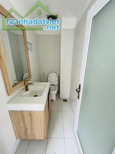 Cho thuê nhà 255 đường 3 Tháng 2, Phường 10, Quận 10. Trệt, 4 lầu(4x16) DT 300m2 chỉ 50tr - 1