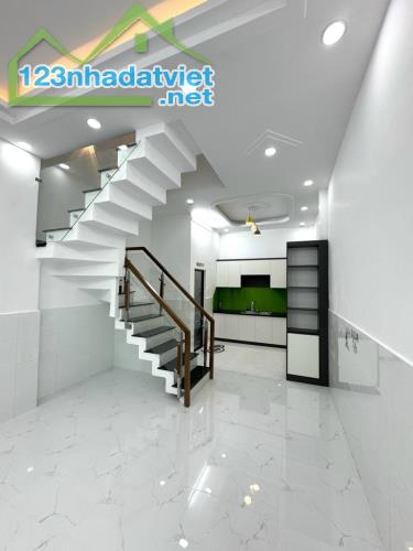 NGAY NGÃ TƯ 4 XÃ - TÂN HOÀ ĐÔNG - NHÀ 3 TẦNG MỚI - 42M2 - 3 PHÒNG NGỦ - HẺM ĐẸP THÔNG - - 2