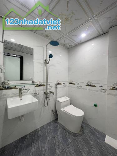 Nhà L dt 50m2x3T sân riêng ôtô tới cửa,full nội thất,sổ đỏ sẵn,Đại học Phenika.Hà Đông 10p - 4