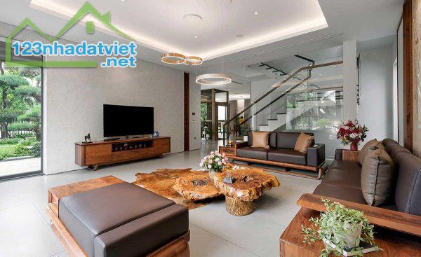 227/Cho thuê biệt thự sân vườn rộng 600m2 có hồ bơi trung tâm bãi trước