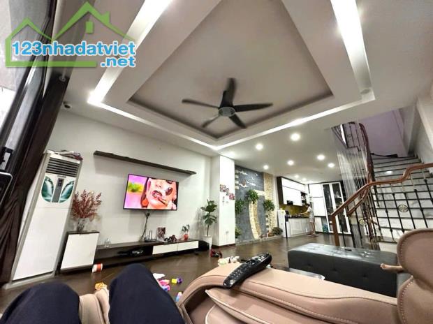 VĨNH HƯNG - PHÂN LÔ - NGÕ THÔNG - Ô TÔ TRÁNH VÀO NHÀ - FULL NỘI THẤT - ✅ HƠN 13 TỶ - 60m2 - 2