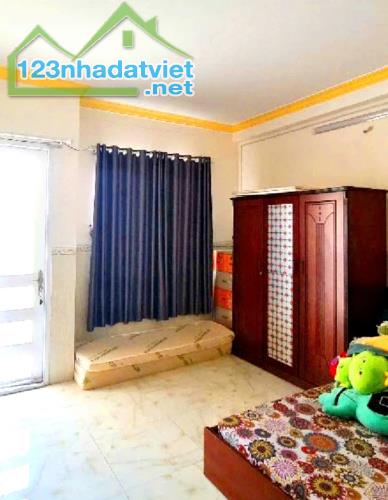 bán nhà phường 8 tân bình, lạc long quân, sát mặt tiền, hẻm xe hơi thông,  4x12, chỉ 5,3T - 2