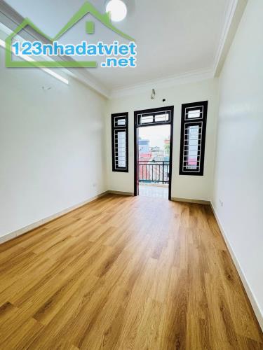 Bán nhà ở luôn Nguyễn Đức Cảnh lô góc 2 thoáng - ô tô - ngõ thông tứ tung - hơn 7 tỷ - 5