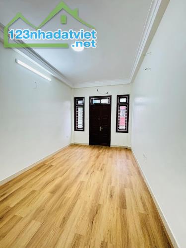 Bán nhà ở luôn Nguyễn Đức Cảnh lô góc 2 thoáng - ô tô - ngõ thông tứ tung - hơn 7 tỷ