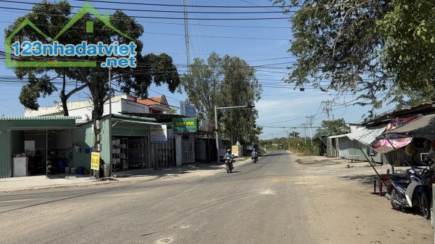 Bán gấp đất xây kho, xưởng nhà cho thuê ngang 40m đường nhựa Hương Lộ 2, Trảng Bàng