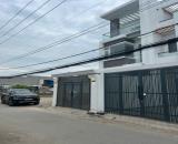 Nhà sr mới xây 2 lầu 1 trệt mặt tiền đường thông 3.6 tỷ/75 m2, sân ô tô