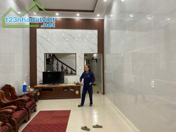 NGON BỔ RẺ. Nhà 90mx  2.5 tầng, 2 mặt ngõ Đường Nguyễn Văn Hới. Ngõ 5 m. Giá Rẻ - 5