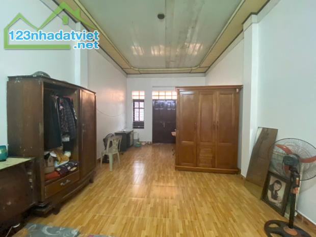 NGON BỔ RẺ. Nhà 90mx  2.5 tầng, 2 mặt ngõ Đường Nguyễn Văn Hới. Ngõ 5 m. Giá Rẻ - 2