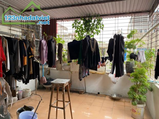 NGON BỔ RẺ. Nhà 90mx  2.5 tầng, 2 mặt ngõ Đường Nguyễn Văn Hới. Ngõ 5 m. Giá Rẻ
