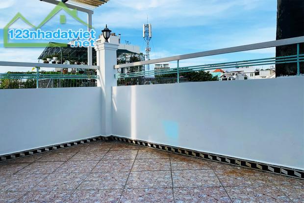 Bán nhà Nguyễn Đình Chính, 58.4m² (4.2m x 9m) 5 Tầng BTCT 5 phòng ngủ - Giá 7.6 tỷ TL - 4