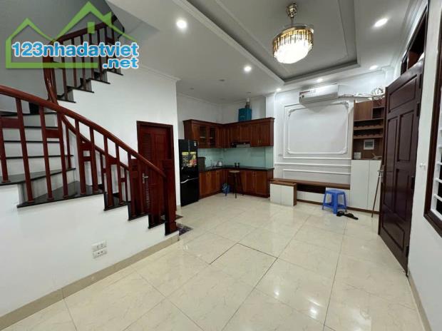 SIÊU HIẾM! NHÀ ĐẸP NGỌC LÂM – 44M², 4 TẦNG, Ô TÔ ĐỖ CỔNG, GẦN VƯỜN HOA – GIÁ CHỈ 5,4 TỶ - 1