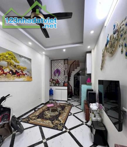 🌼 NHÀ ĐẸP MINH KHAI 6,5  TỶ/ 30M2- Ô TÔ ĐỖ CỔNG - LÔ GÓC - KINH DOANH ONLINE.