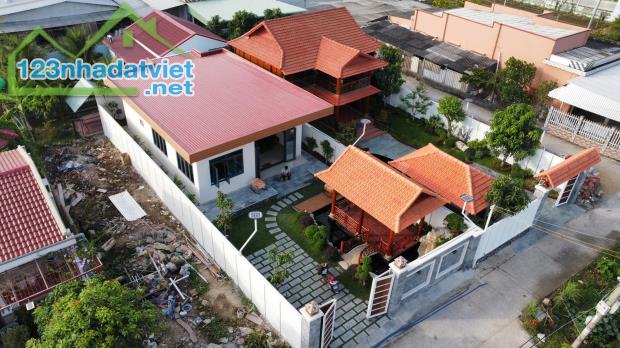 Cần bán gấp nhà vườn 560m2 Tân Thông Hội, Củ Chi , Sổ Hồng đầy đủ 2tỷ250 ,khu Việt Kiều