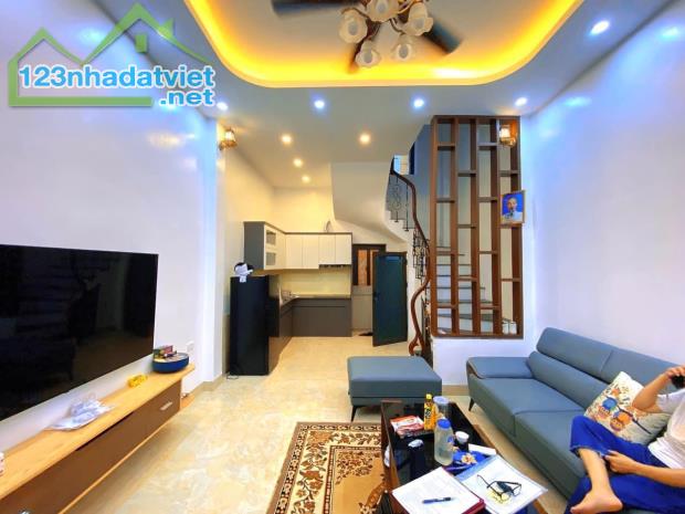 BÁN NHÀ PHỐ VIP NGUYỄN KHÁNH TOÀN CẦU GIẤY  30Mx5T - Ô TÔ TRÁNH DỪNG ĐỖ NGÀY ĐÊM